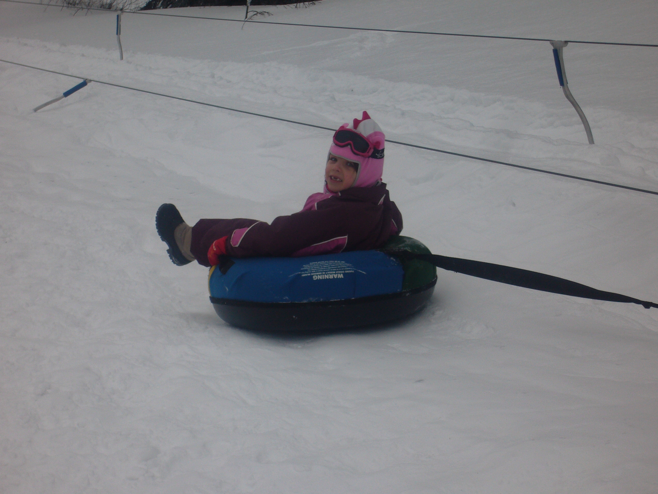 photo snowtubbing